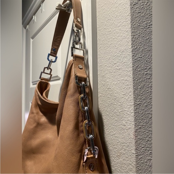 - 👛🛍️LEATHER TORY BURCH BAG 👛🛍️ - Picture 2 of 14
